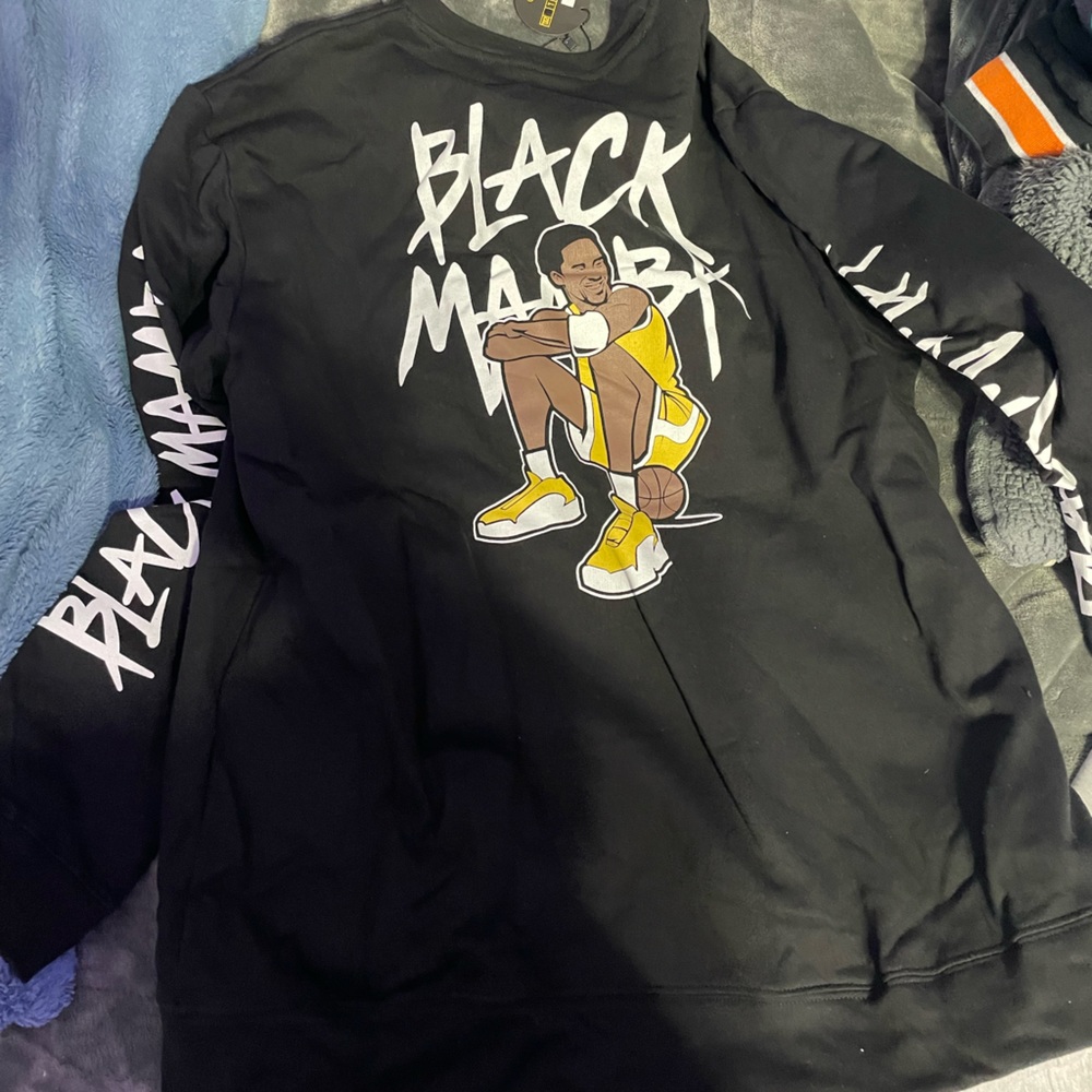 Kobe Bryant (black mamba) pullover